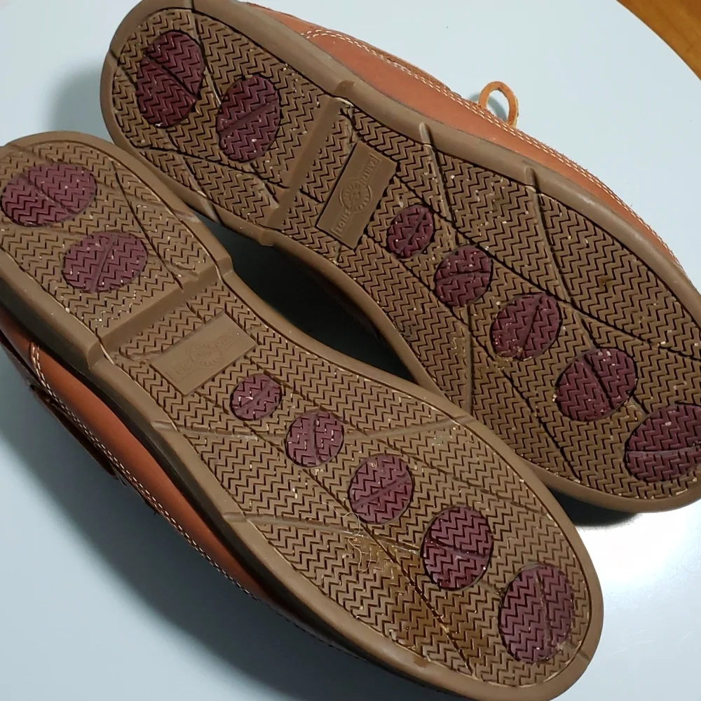 Earth Shoe Hatteras Leather Boat Style Shoes in Mid Brown.